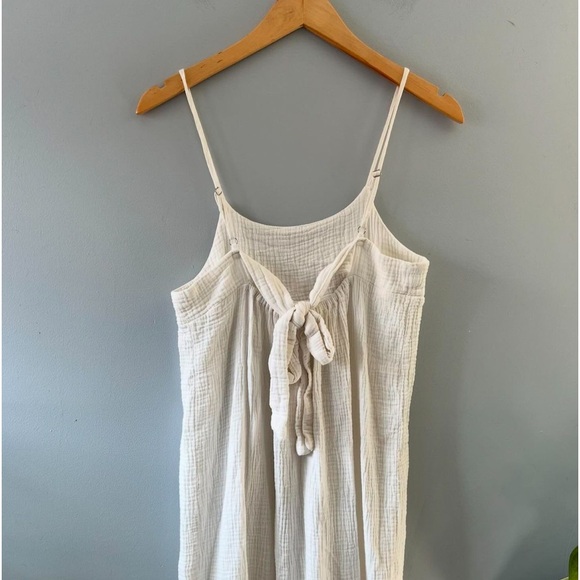 White gauze flowy maxi dress with tie back - Picture 2 of 2